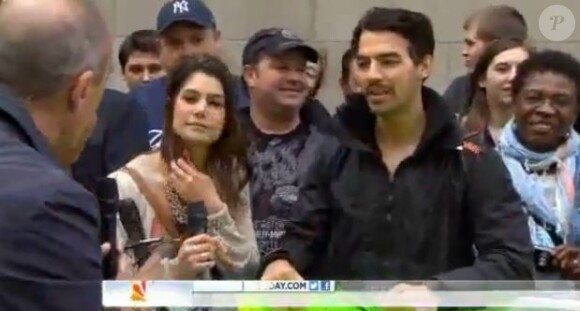 Shaina au Today Show le 11 avril 2013. Elle est surprise par Joe Jonas déguisé.