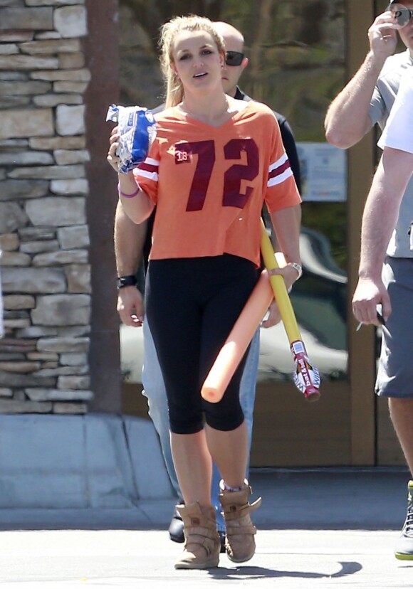 Britney Spears va faire des courses en compagnie de son petit ami David Lucado à Sherman Oaks, le 11 avril 2013.