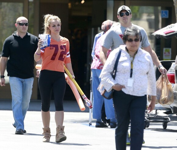 Britney Spears et son petit ami David Lucado de sortie courses à Sherman Oaks, le 11 avril 2013.