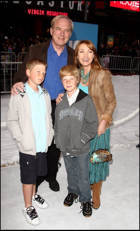 Jane Seymour et James Keach avec leurs jumeaux Kris et Johnny le 19 mars 2006.