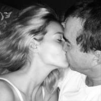 Jade Foret et Arnaud Lagardère s'embrassent avec fougue, Liva marche déjà !