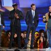 Chris Evans, Samuel L. Jackson, Tom Hiddleston et Joss Whedon de Avengers, sur la scène des MTV Movie Awards le 14 avril à Los Angeles.