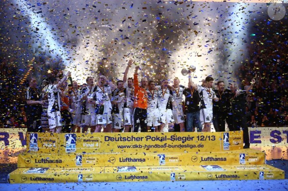 Thierry Omeyer, Daniel Narcisse et leurs coéquipiers ont décroché la Coupe d'Allemagne le 14 avril 2013, la troisième victoire consécutive de Kiel dans la compétition face à SG Flensburg-Handewitt à Hambourg