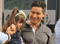 Mario Lopez : Sa femme affiche un joli baby bump lors d'une visite sur son show