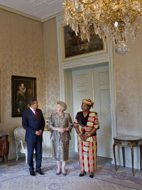 La reine Beatrix des Pays-Bas accueillait le 15 avril 2013 le président de la Tanzanie Jakaya Mrisho Kikwete et son épouse en visite d'Etat, au palais Huis ten Bosch, à La Haye. Sa dernière mission diplomatique en tant que souveraine.
