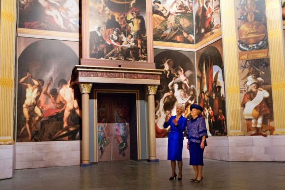 La reine Beatrix à la Grote Kerk de La Haye le 24 avril 2013 pour sa dernière mission officielle en tant que souveraine des Pays-Bas, pour l'inauguration d'une exposition Huygens.