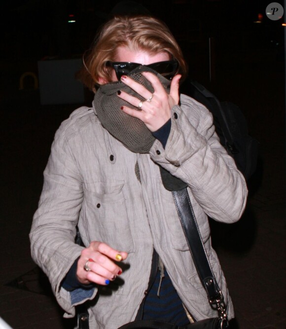 Macaulay Culkin arrive à son hôtel Ibis à Londres, le 16 avril 2013.