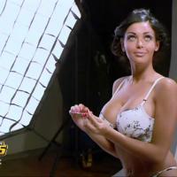 Les Anges de la télé-réalité 5 : Nabilla, angélique et ultrasexy, en lingerie