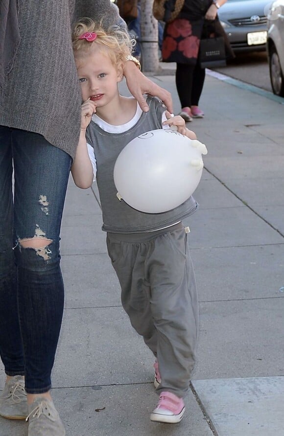 Rebecca Gayheart et sa fille Billie à Los Angeles, le 17 avril 2013.