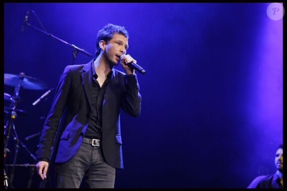 Alex Beaupain à l'Olympia pour la cérémonie du prix Constantin le 17 octobre 2011
