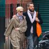 Tilda Swinton et son compagnon Sandro Kopp se promènent à New York, le 18 avril 2013.