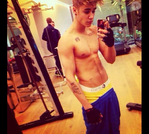 Justin Bieber a posté des photos de lui torse nu sur Instagram, le 15 avril 2013.
