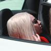 La star de la Pop Lady GaGa avec une amie dans une Lamborghini, le samedi 20 avril 2013.