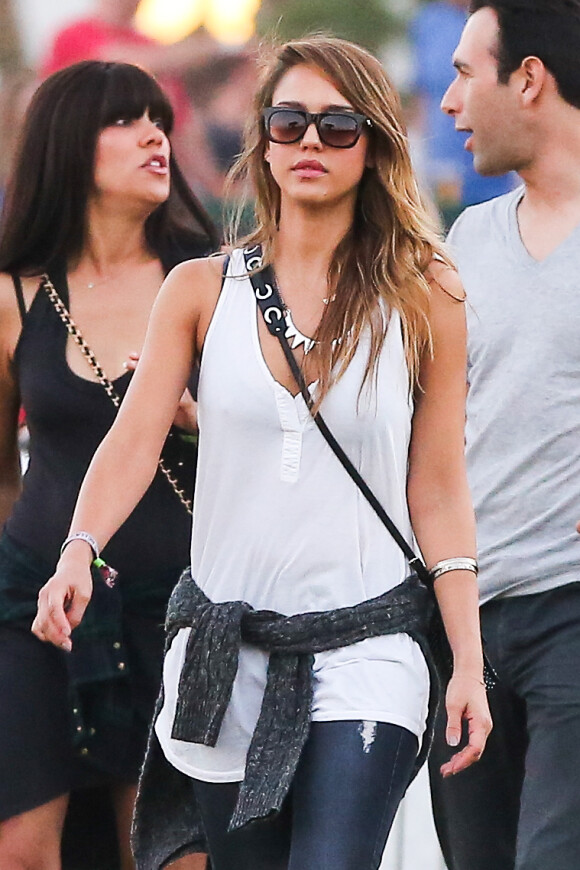 Jessica Alba accompagnée d'amis et de son mari Cash Warren profitent avec style des derniers instants de Coachella. Indio, le 20 avril 2013.
