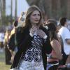 Mischa Barton, moulée dans une robe à motifs géométriques lors du coup d'envoi du week-end de clôture à Coachella. Le 19 avril 2013.