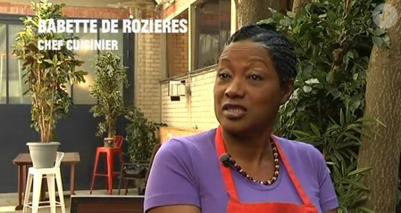 Babette de Rozières dans son émission Les petits plats de Babette diffusée sur France O.