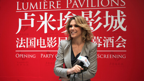 Lorie : Charme et élégance française à Pékin au côté de l'ambassadeur Luc Besson