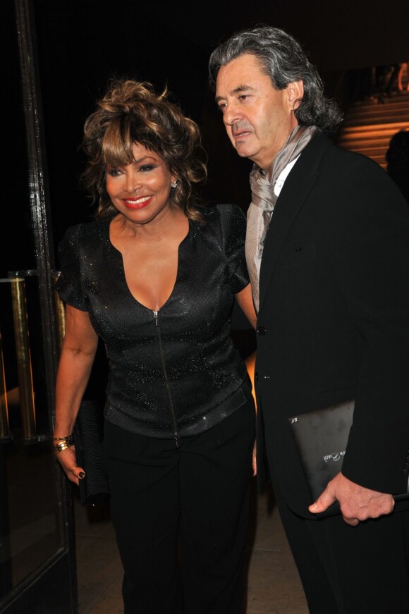 Tina Turner et son compagnon Erwin Bach au défilé Giorgio Armani Printemps-Eté 2010 à Paris, le 25 janvier 2010.
