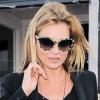 Kate Moss quitte le bar The Earl of Portobello après avoir visité plusieurs boutiques vintage. Londres, le 25 avril 2013.