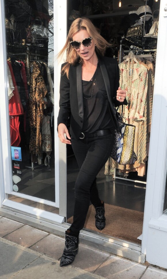 Kate Moss visite plusieurs boutiques de vêtements vintage. Londres, le 25 avril 2013.