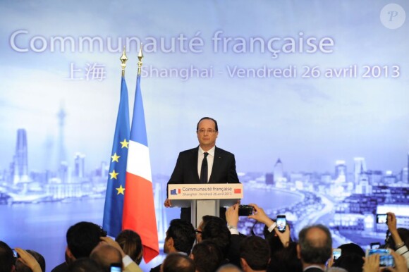 François Hollande lors de son discours aux Français de Chine lors d'une soirée organisée au consulat français à Shanghai le 26 avril 2013