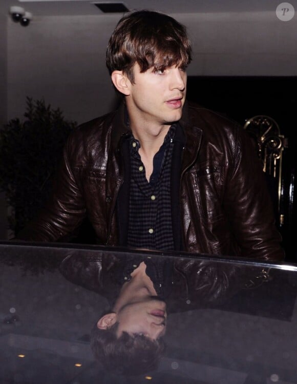 Ashton Kutcher dans le quartier de Mayfair à Londres, le 15 mars 2013.