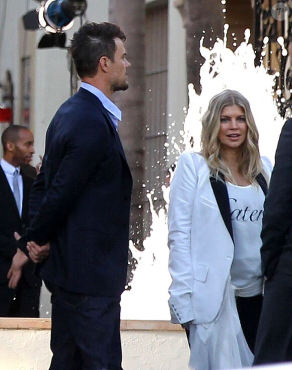 Exclusif - Fergie, enceinte et Josh Duhamel sortent de chez eux pour se rendre a l'exposition "Giorgio Armani Paris Photo" a Los Angeles, le 25 avril 2013.