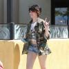 Paris Jackson et sa mère biologique Debbie Rowe vont déjeuner au restaurant à Palmdale, le 28 avril 2013.