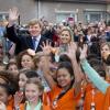 Le prince Willem-Alexander des Pays-Bas et la princesse Maxima fêtaient les Jeux royaux le 26 avril 2013 dans une école primaire d'Enschede, à quatre jours de l'abdication de la reine Beatrix.