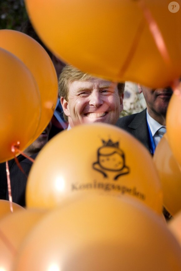 Le prince/roi Willem-Alexander des Pays-Bas fêtait les Jeux royaux le 26 avril 2013 dans une école primaire d'Enschede, à quatre jours de l'abdication de la reine Beatrix.