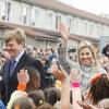 Le prince/roi Willem-Alexander des Pays-Bas et la princesse/reine Maxima fêtaient les Jeux royaux le 26 avril 2013 dans une école primaire d'Enschede, à quatre jours de l'abdication de la reine Beatrix.