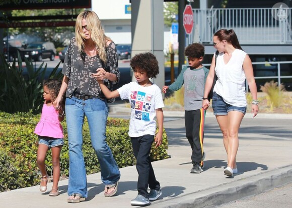 Heidi Klum, ses enfants Leni, Henry, Johan et Lou et son petit ami Martin Kirsten vont déjeuner au restaurant à Santa Monica, le 28 avril 2013.