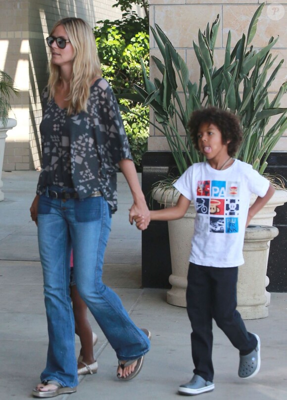 Heidi Klum, ses enfants Leni, Henry, Johan et Lou et son petit ami Martin Kirsten vont déjeuner au restaurant à Santa Monica, le 28 avril 2013.