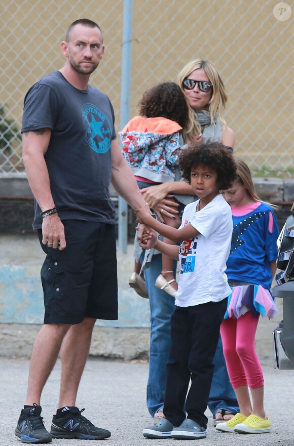 Heidi Klum, ses enfants Leni, Henry, Johan et Lou et son petit ami Martin Kirsten vont déjeuner au restaurant à Santa Monica, le 28 avril 2013.