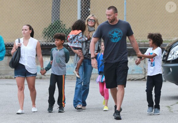 Heidi Klum, ses enfants Leni, Henry, Johan et Lou et son petit ami Martin Kirsten vont déjeuner au restaurant à Santa Monica, le 28 avril 2013.