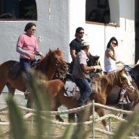 Les Kardashian : A cheval ou en catamaran, la famille s'éclate en Grèce