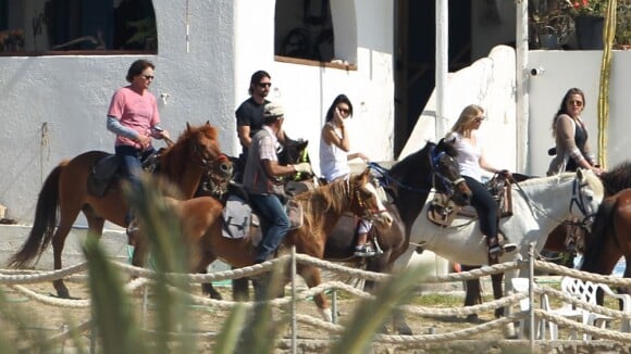 Les Kardashian : A cheval ou en catamaran, la famille s'éclate en Grèce