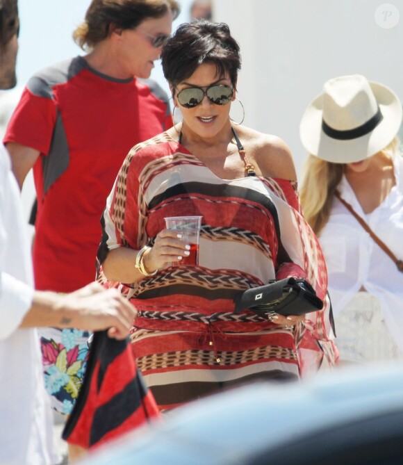 Kris Jenner mène sa famille au grand complet lors de vacances sur l'île de Santorin en Grèce. Le 29 avril 2013.