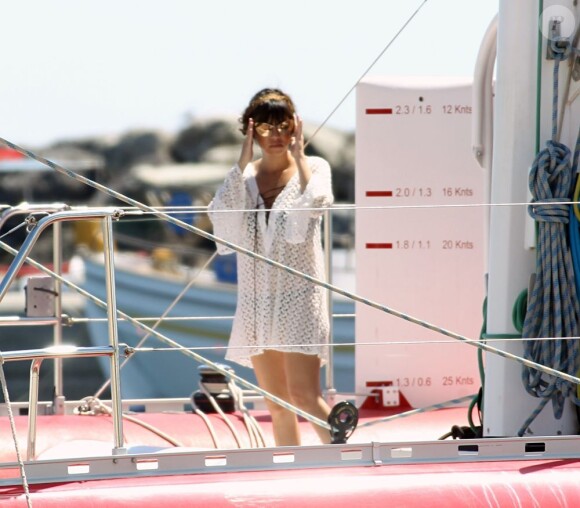 Kourtney Kardashian en vacances sur l'île de Santorin en Grèce. Le 29 avril 2013.