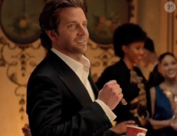 Bradley Cooper joue dans la nouvelle publicité pour la marque de glace Häagen Dazs, dévoilée le 1er mai 2013.