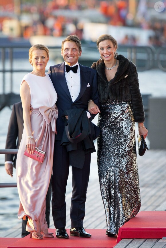 Le prince Maurits d'Orange-Nassau arrive avec sa belle-soeur la princesse Mabel et son épouse la princesse Marilène au Muziekgebouw pour le banquet final de l'intronisation du roi Willem-Alexander, le 30 avril 2013 à Amsterdam.