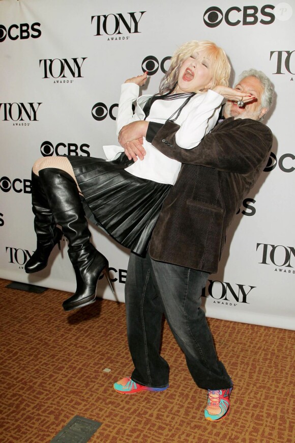 Cyndi Lauper et Harvey Fierstein à la réception donnée par les Tony Awards pour leurs nominés au Broadway Millennium Hotel de New York, le 1er mai 2013.