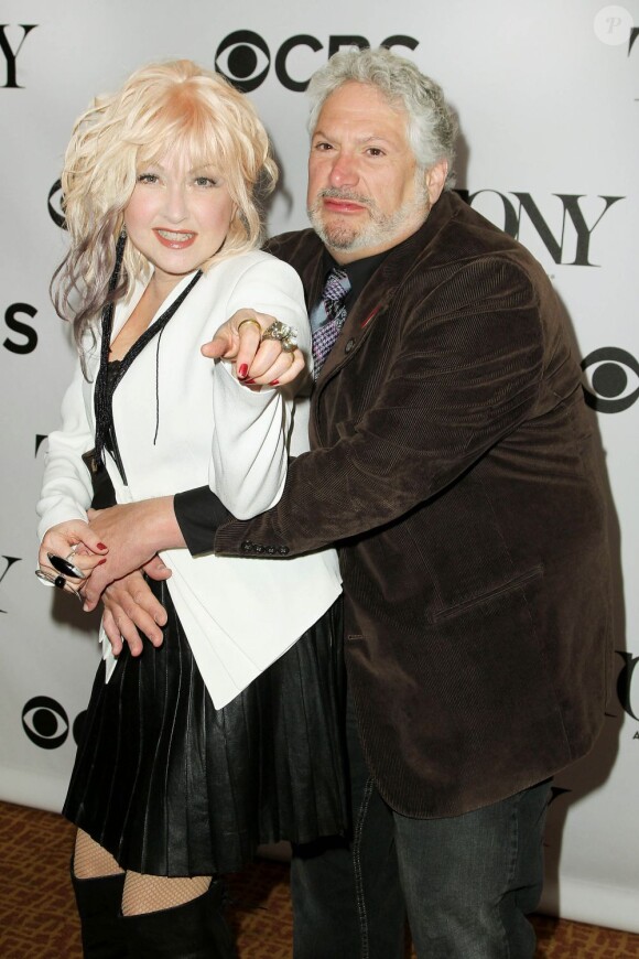 Cyndi Lauper et Harvey Fierstein ont décroché 13 nominations pour "Kinky Boots". À la réception donnée par les Tony Awards pour leurs nominés au Broadway Millennium Hotel de New York, le 1er mai 2013.