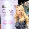Heidi Klum fait la promotion du nouveau produit "CLEAR SCALP & HAIR BEAUTY THERAPY" au centre commercial The Grove à Los Angeles, le 1er mai 2013.