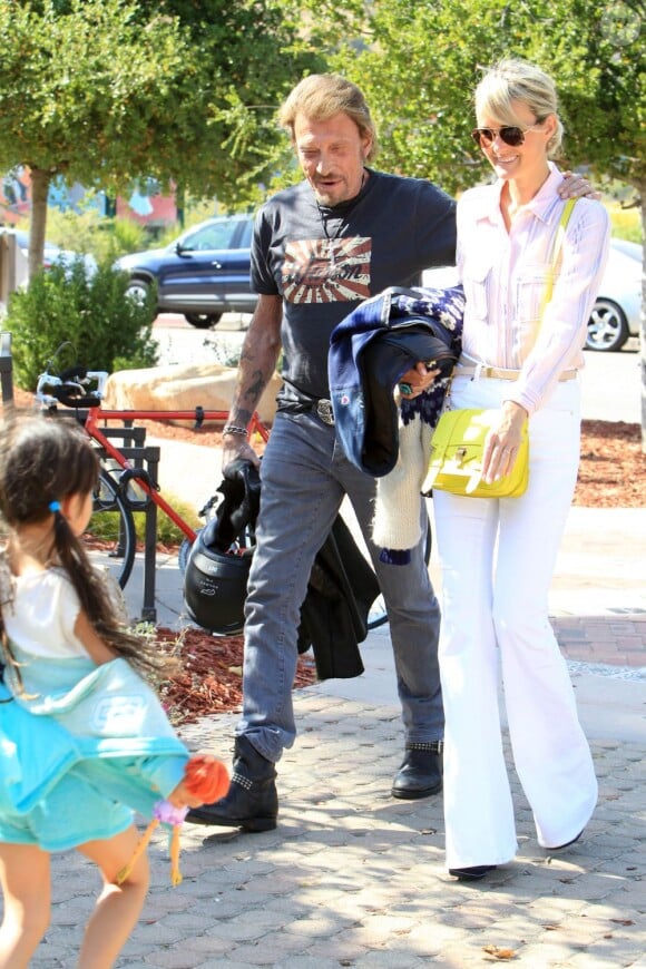 Johnny Hallyday, Laeticia et leurs filles à Malibu, le 27 avril 2013.