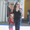 L'actrice Jennifer Garner et sa fille Seraphina vont prendre le petit-déjeuner à Santa Monica. Le 2 mai 2013.