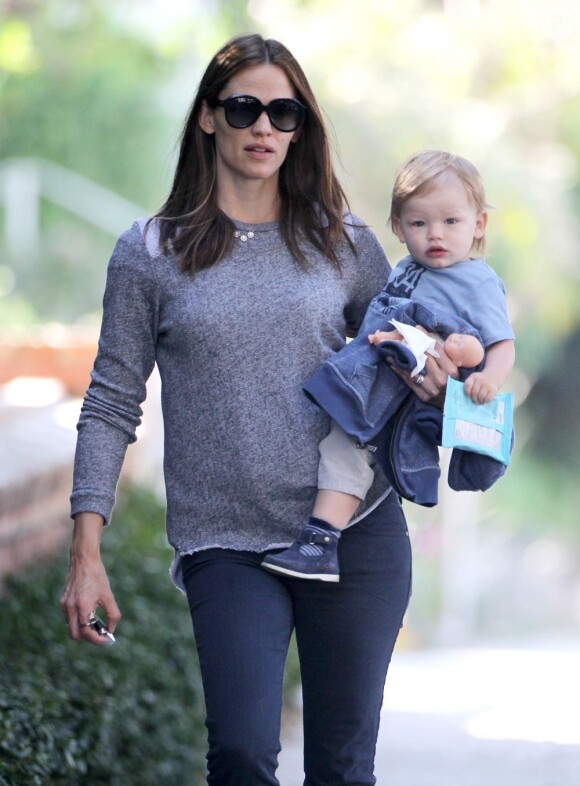 Jennifer Garner emmène sa fille violet à l'école avec son fils Samuel à Santa Monica le 3 mai 2013.