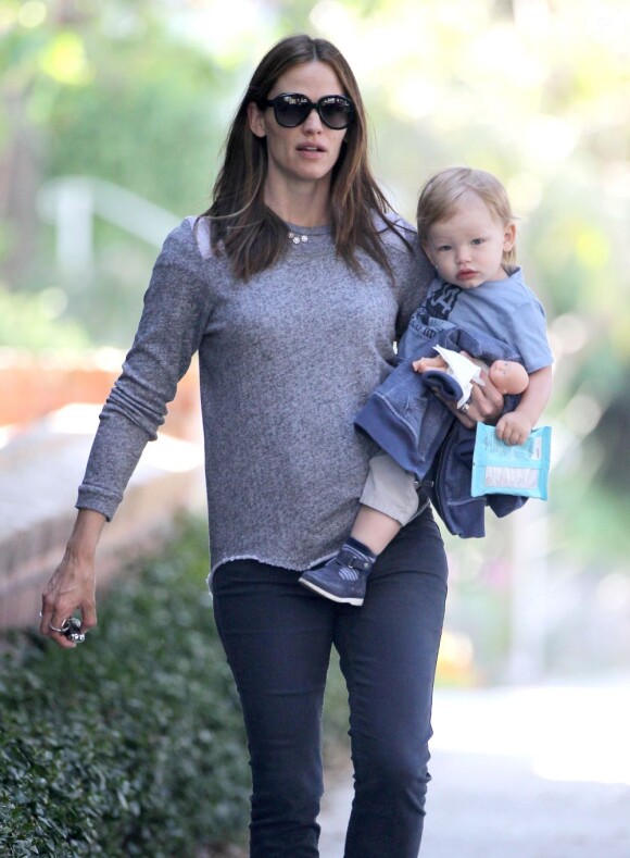 Jennifer Garner emmène sa fille violet à l'école avec son fils Samuel à Santa Monica le 3 mai 2013.