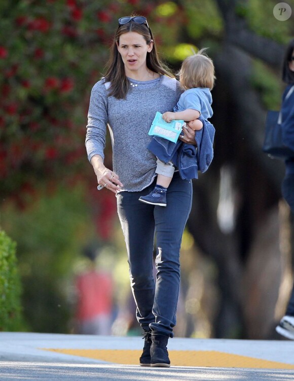 Jennifer Garner emmène sa fille violet à l'école avec son fils Samuel à Santa Monica le 3 mai 2013.