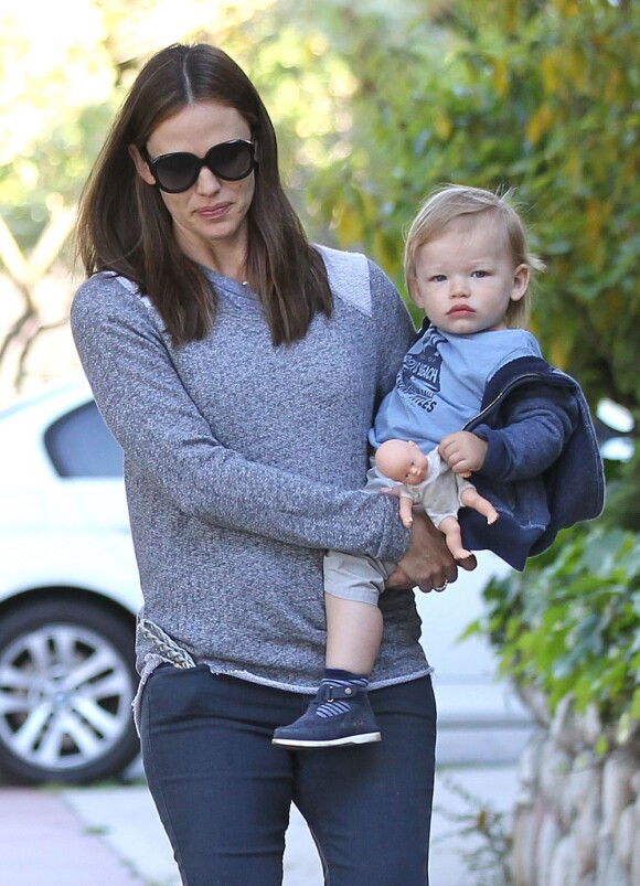 Jennifer Garner emmène sa fille violet à l'école avec son fils Samuel à Santa Monica le 3 mai 2013.